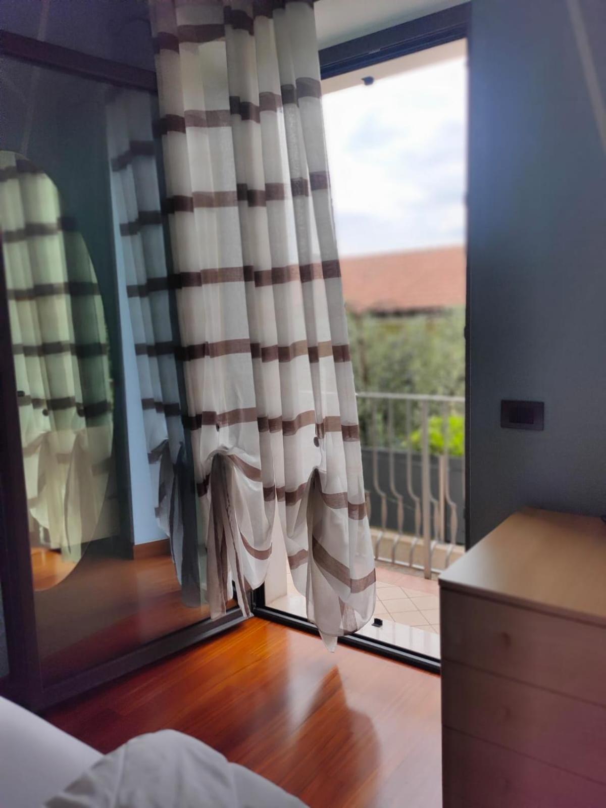 Garda Dreams Apartment Torri Del Benaco Ngoại thất bức ảnh